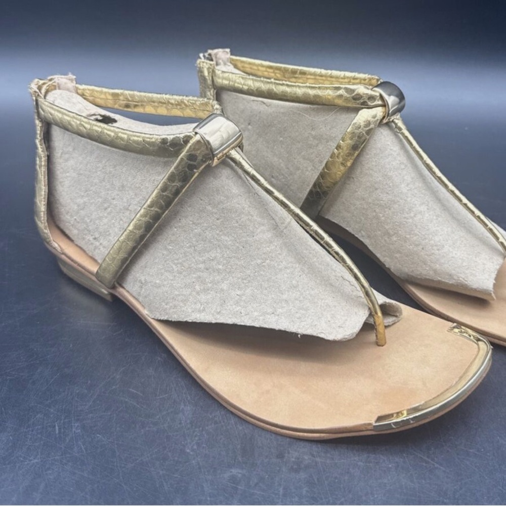 Isola Leather Gold Reptile Pattern Back Zipper Sz 8.5 Flat Thong Sandal